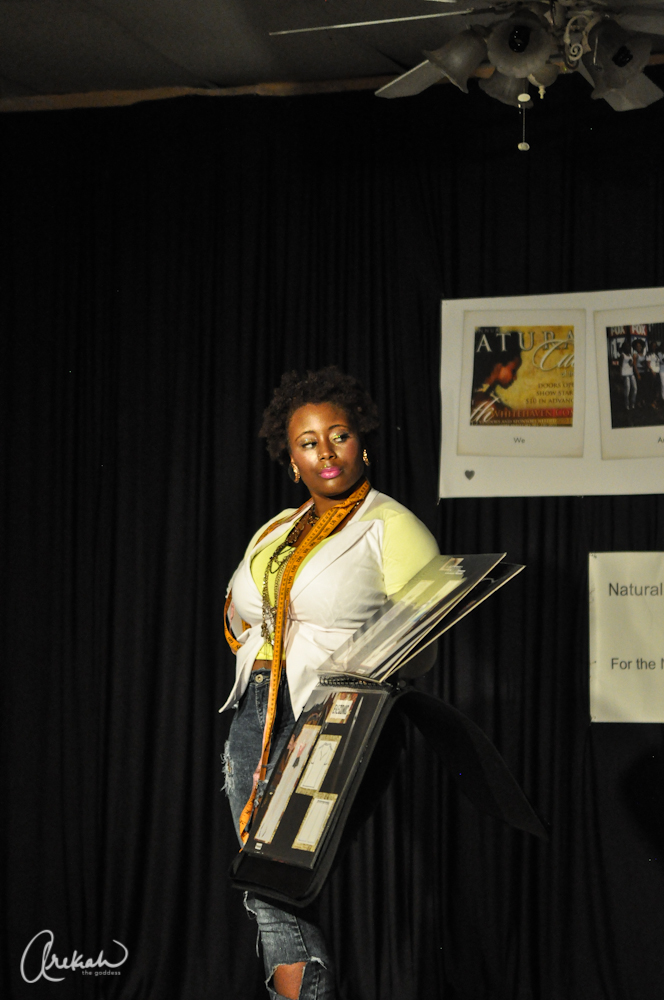 2012 Natural Cutie Karlen strutting her stuff