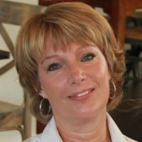 Deborah McNelis