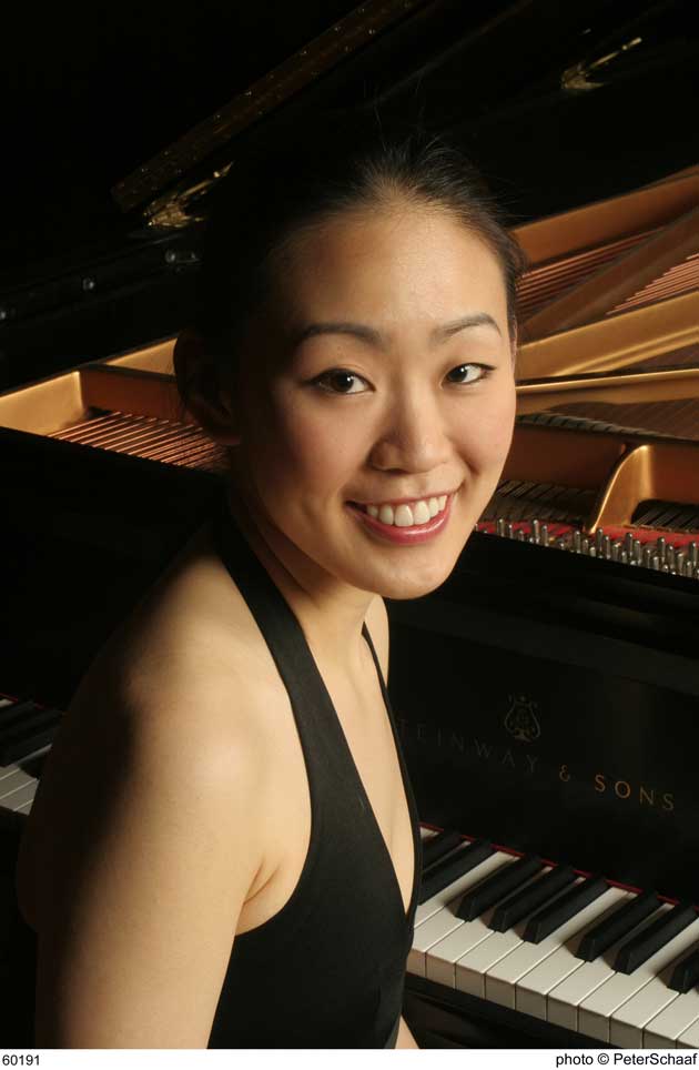 Yoonie Han