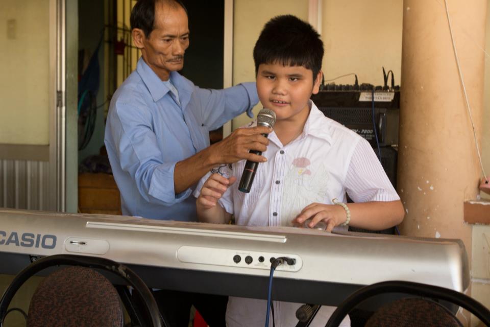 their son,. a blind prodigy plays 9 instruments at age 12
