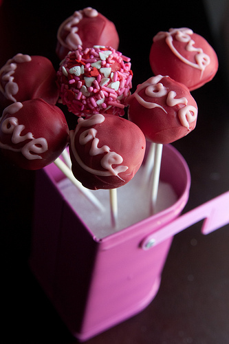 cake pops valentines. cake pops by kathy phan